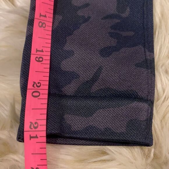 Spanx Camo Look at me Now Leggings XS - Picture 5 of 8